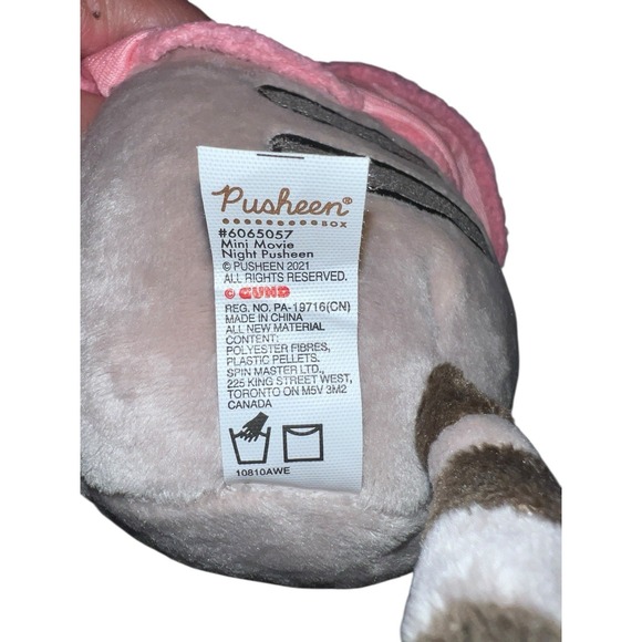 Pusheen Cat Mini Movie Night Plush Popcorn Blanket - Picture 7 of 8